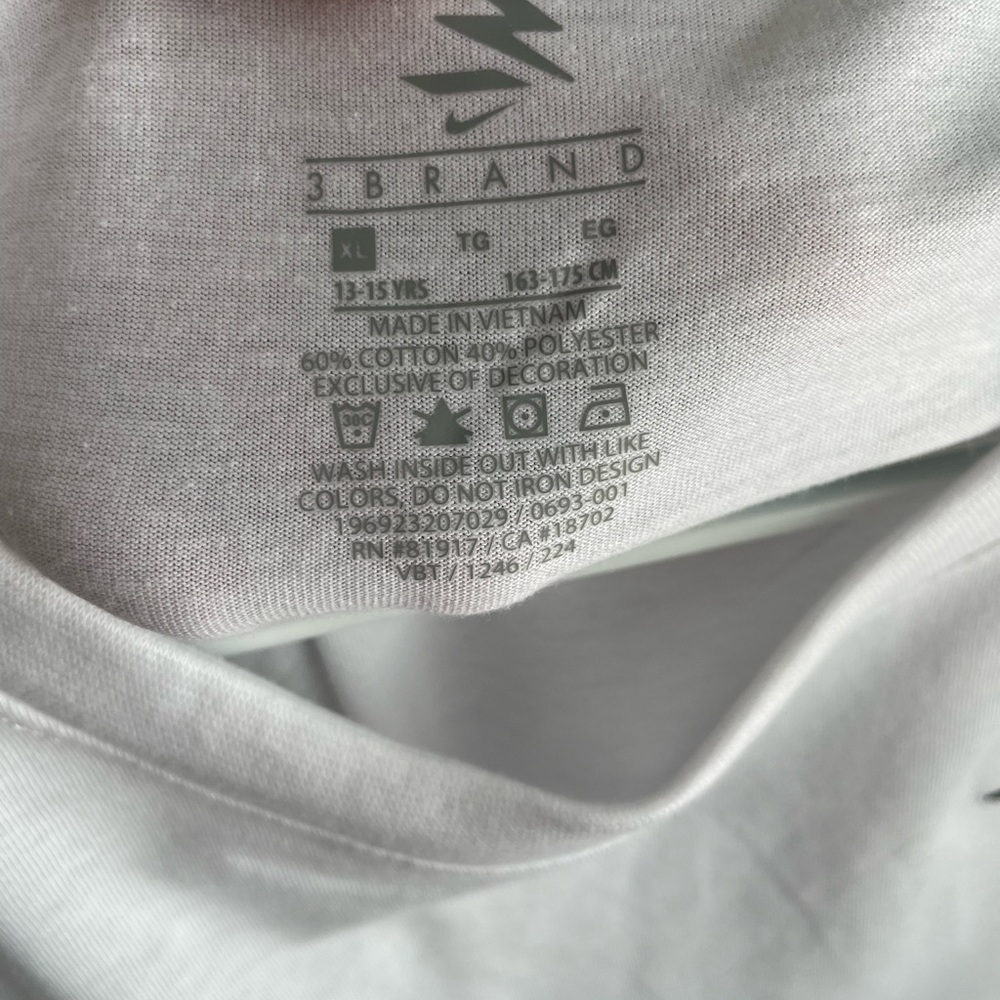 Nike Top - Picture 3 of 3